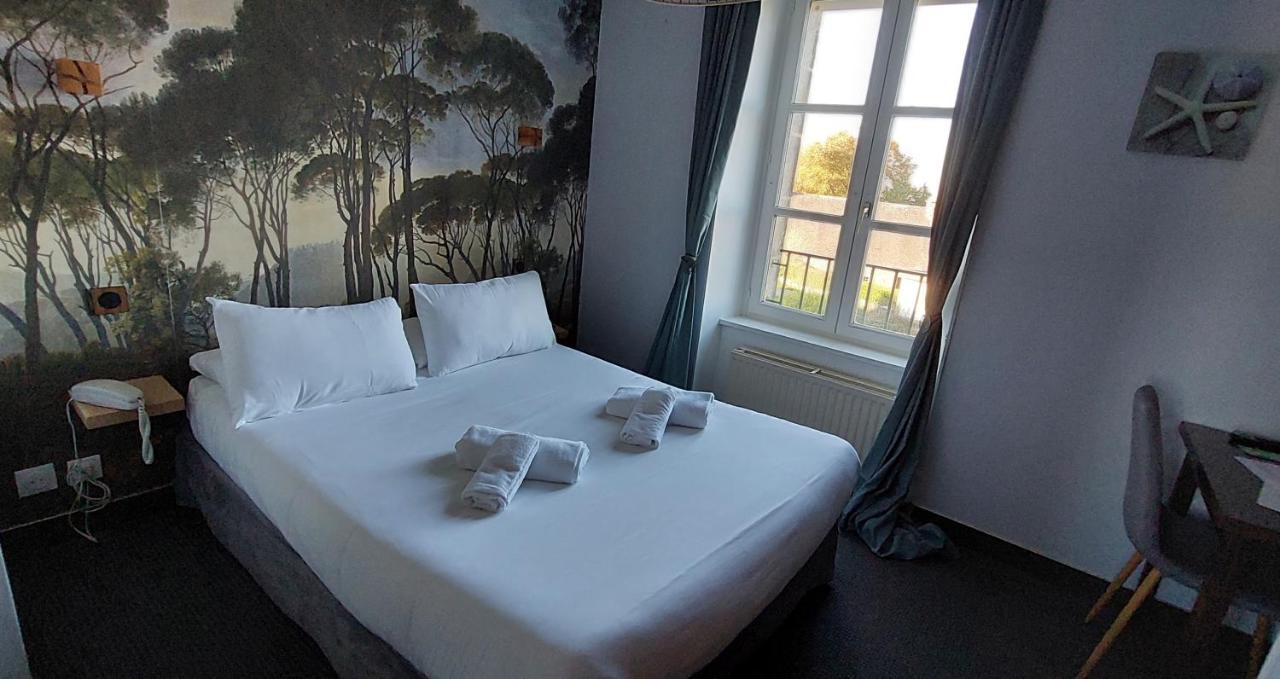 Logis Le Prieure Hotel Locronan Buitenkant foto