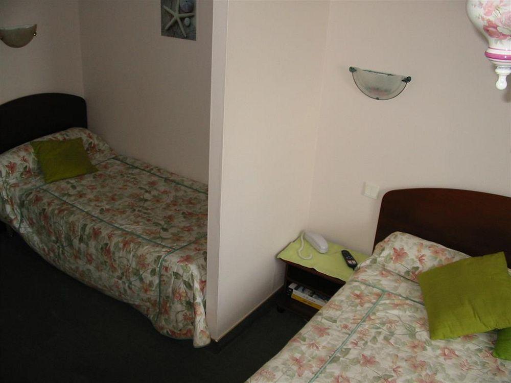 Logis Le Prieure Hotel Locronan Buitenkant foto